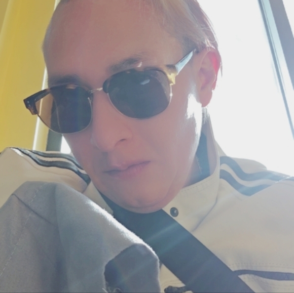 Meet your Posher, Alejandro - Picture 3 of 8